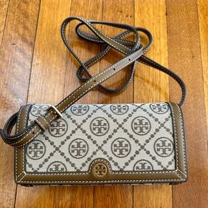 TORY BURCH - NWT Wallet Crossbody